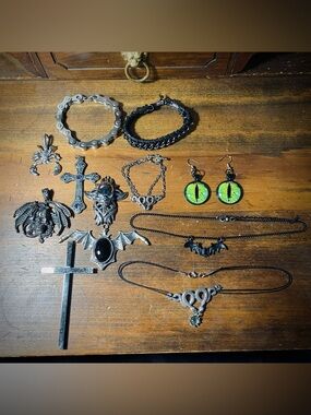 Gothic jewelry & pendants set